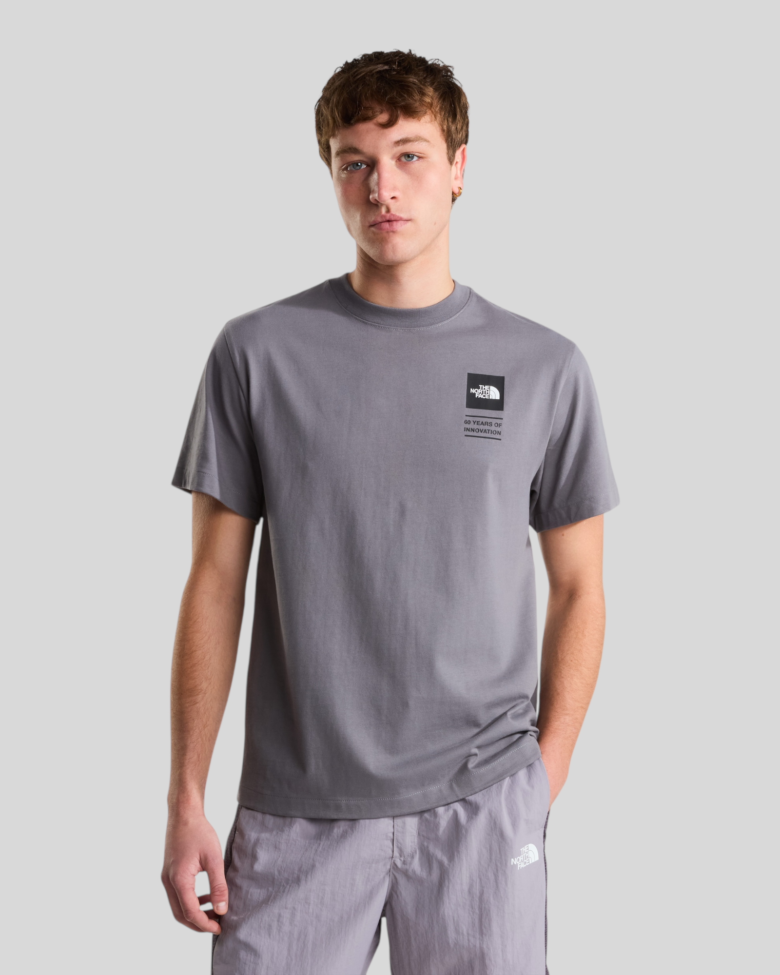 T-Shirt M BCD Celebration Relaxed Te Smoled Pearl NF0A8GAQ0UZ The North Face