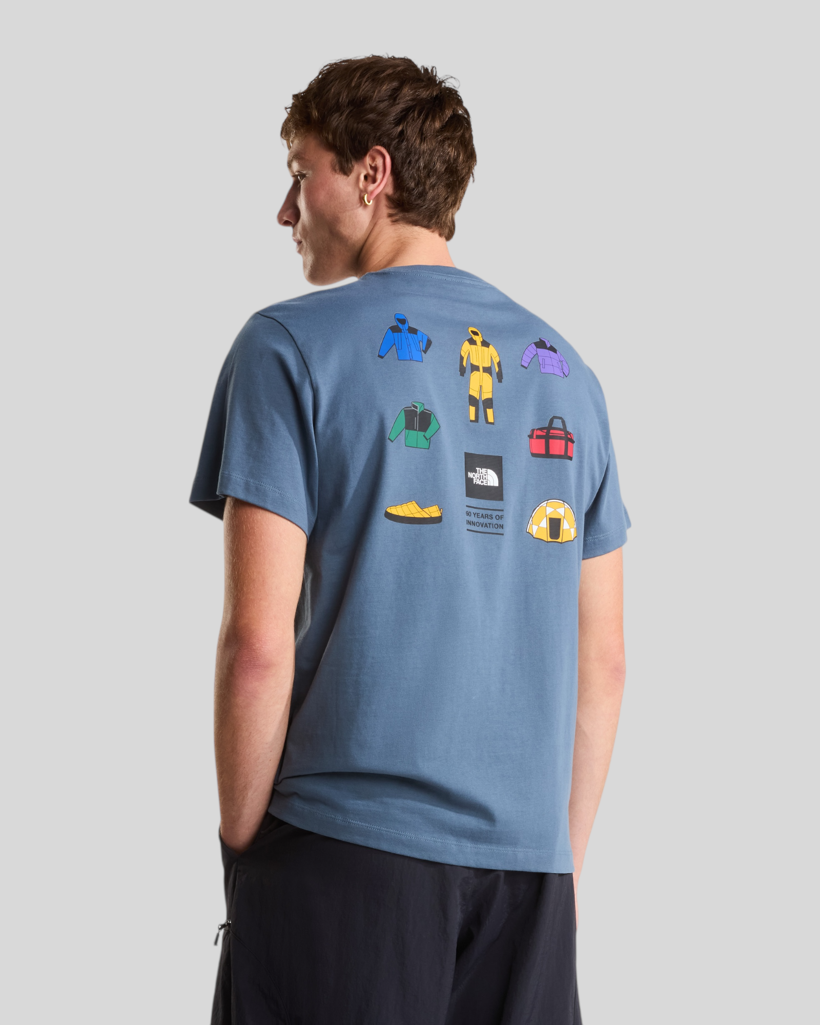 T-Shirt M Icon Celebration Relaxed Te Granite Grey NF0A8GAS0U3 The North Face