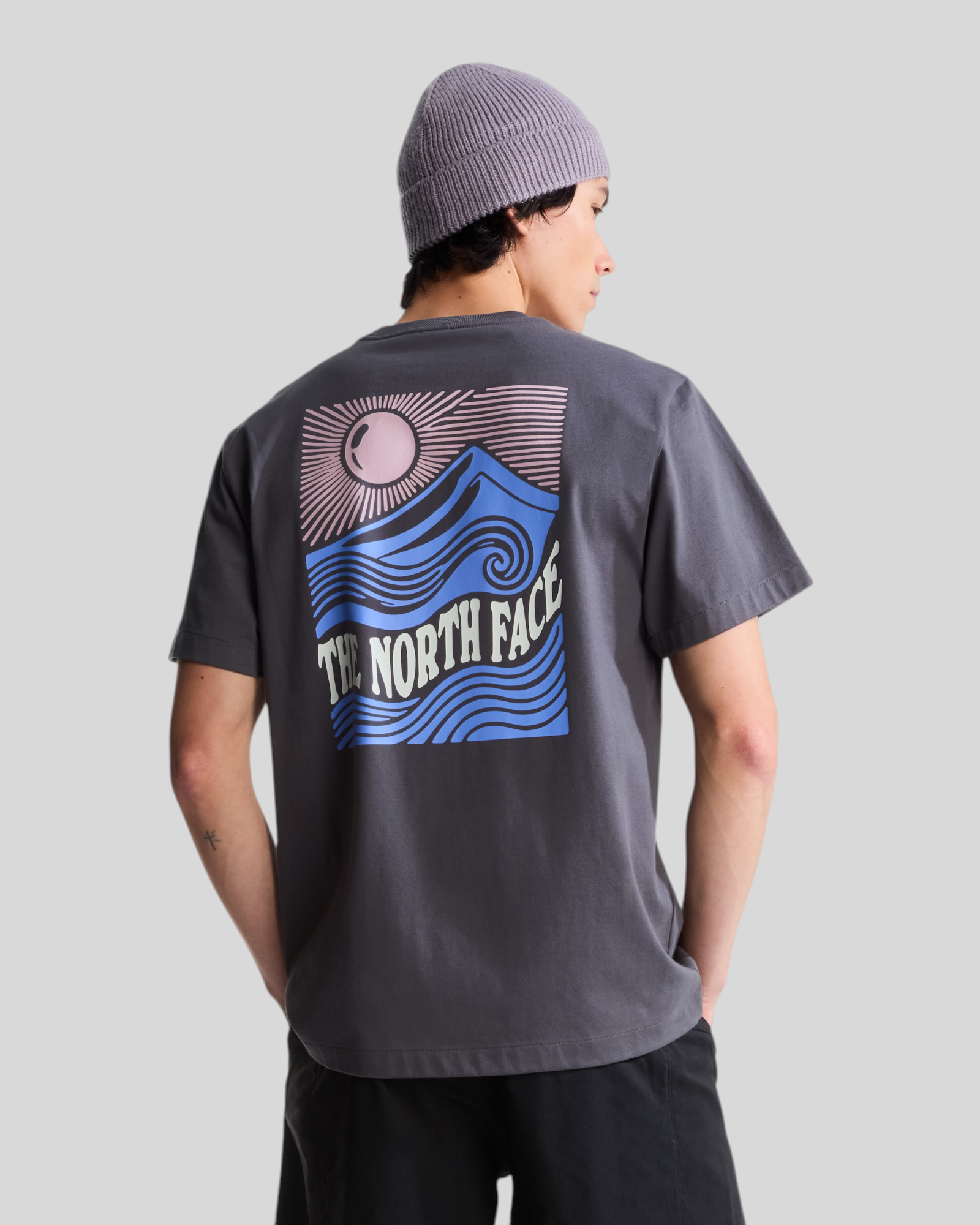T-Shirt Mountain Escape Relaxed Graphic Tee Anthracite Grey NF0A8GB1RHI The North Face