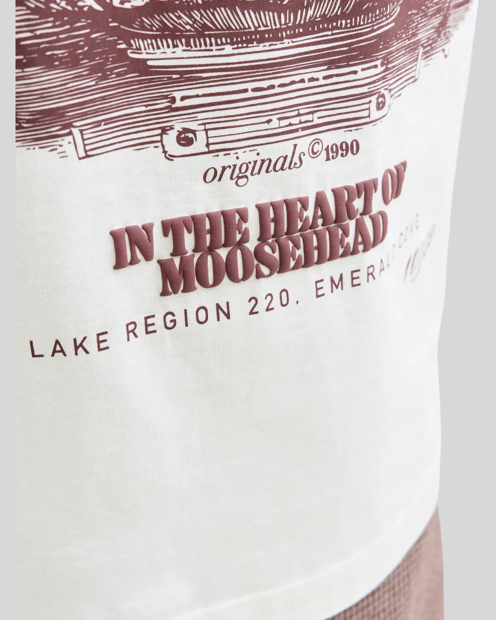Brillantina Store cream cotton t-shirt with maroon graphic print and text 'In The Heart Of Moosehead Lake Region'