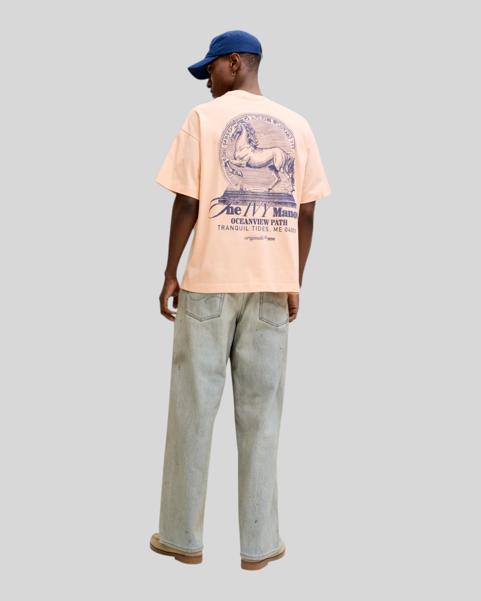 Brillantina Store peach melba 100% cotton t-shirt with crew neck, short sleeves and a relaxed fit. Features a graphic print on the back.