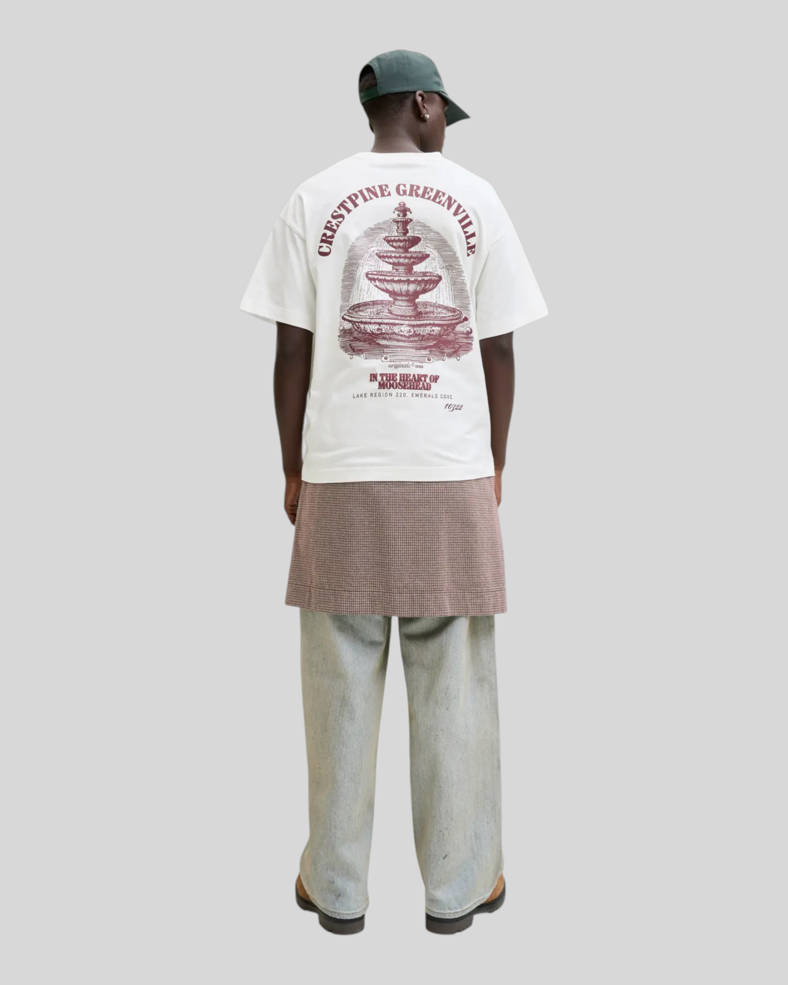 Brillantina Store white 100% cotton t-shirt with a large graphic print of a fountain and text on the back. Relaxed fit, crew neck, short sleeves.