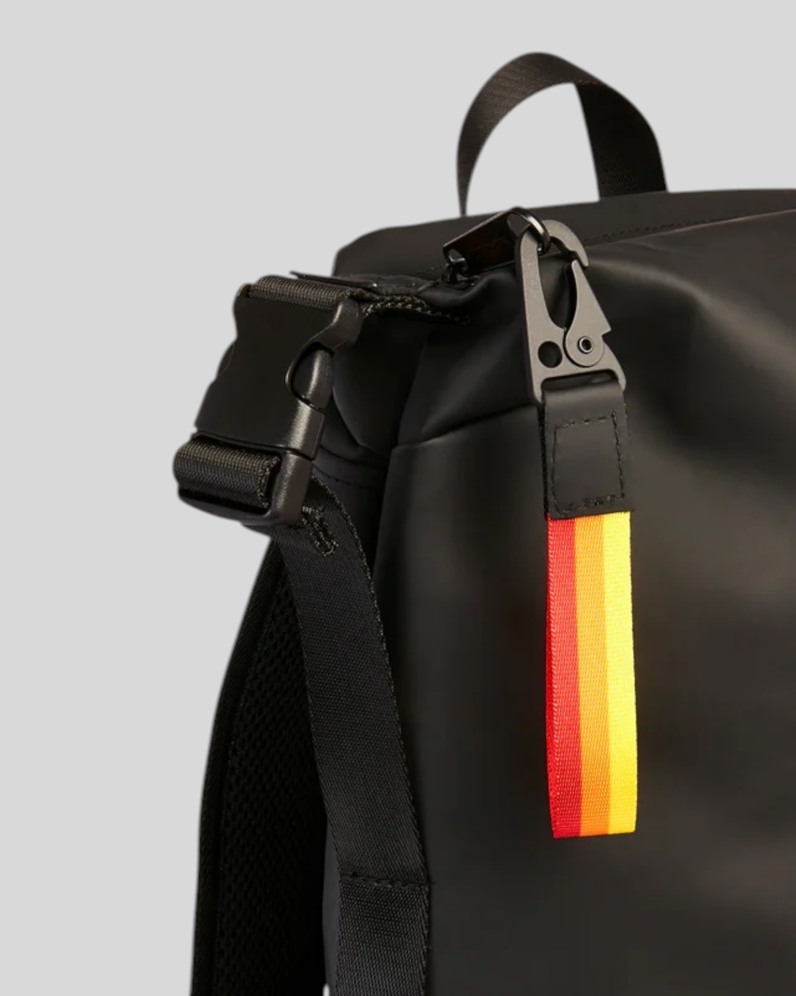 Zaino Backpack Mag Gommato Nero AM237ABPY600 03 Sundek